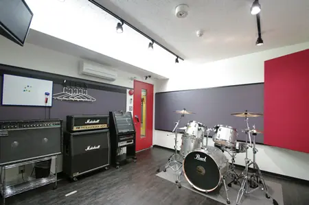 STUDIO MUSIC CITY(ドラムとアンプのある練習室)